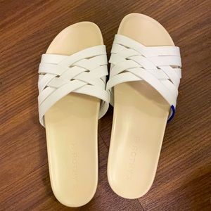 New (w/o box) Beige Rothy’s Slides Size 8